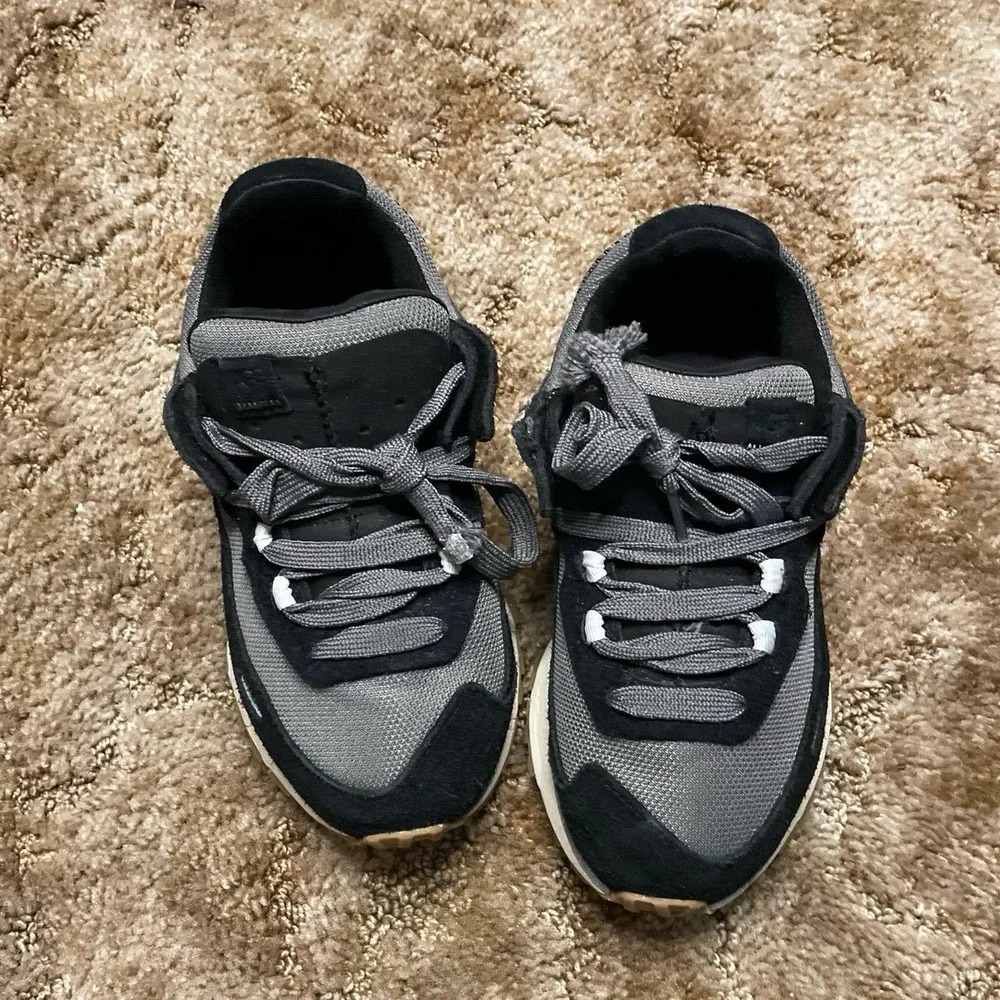 UGG‎ Gray & Black Retrofi Low Sneaker Size 9